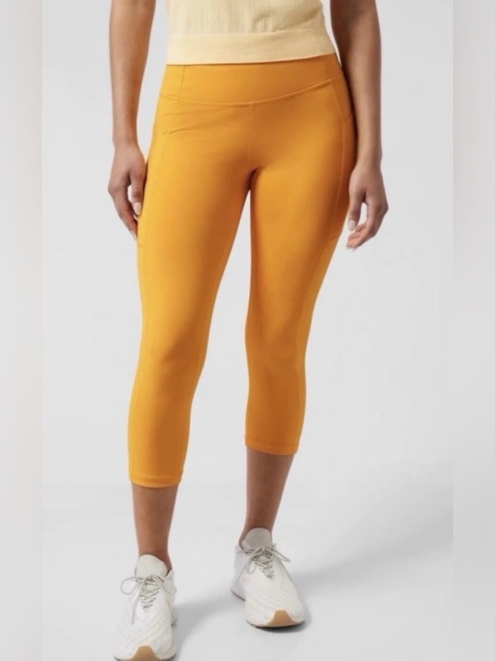 Athleta Ultimate Stash II Capri Mustard Yellow Leggings Size Large
